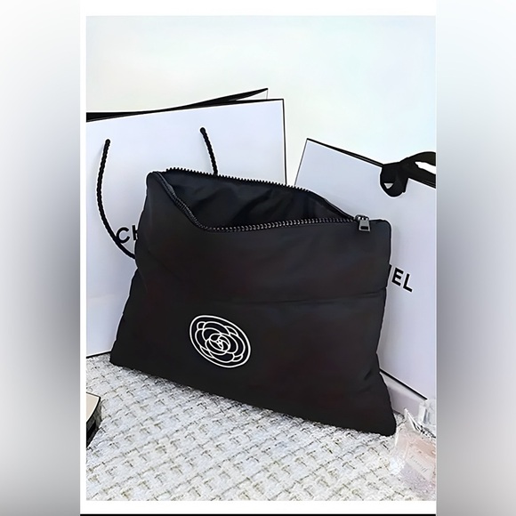 Camellia Designed Large Makeup/Toiletry Bag - Picture 3 of 3